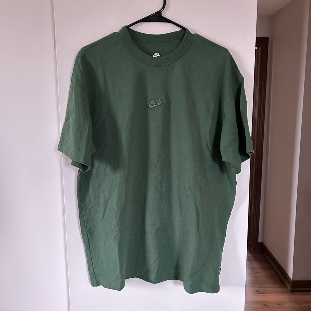 Nike Men's Forest Green Short Sleeve Tee